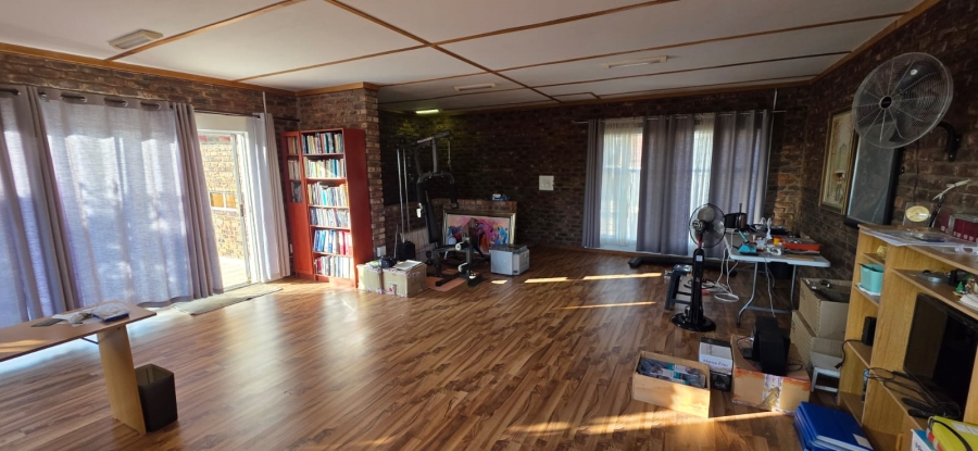 5 Bedroom Property for Sale in Wilkoppies North West